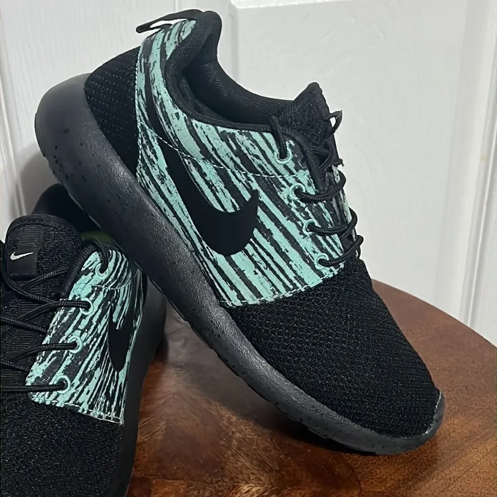 🔥🔥 NIKEiD Nike ROSHE RUN Shoes - Black/Mint - Women Sz 6 -‎ PERFECT Condition